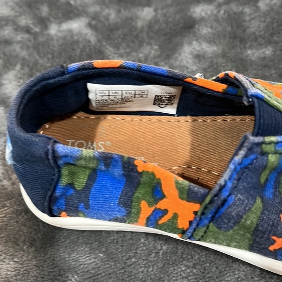 Toms Army Print Toddler Sz 7T Blue/Orange/Wht GUC - Picture 6 of 7